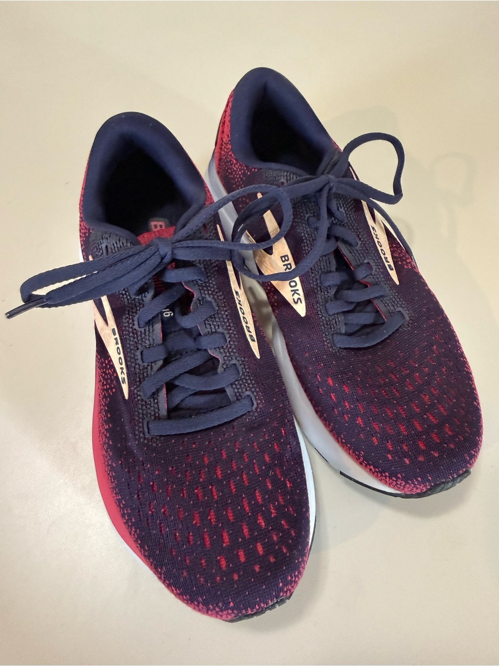 Brooks Women's Ghost 16 Sz 7 - Picture 2 of 6